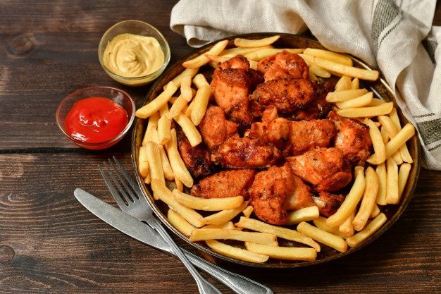Alitas con Papas